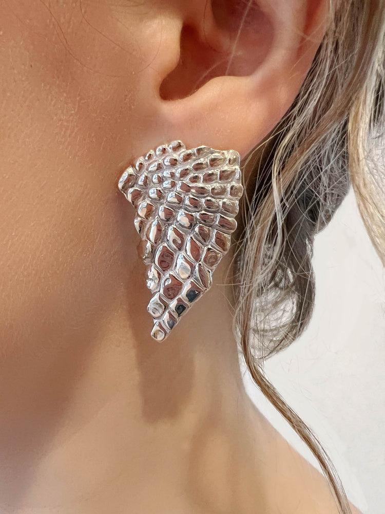 
            
                Load image into Gallery viewer, Iguana Angel Wing Earrings Silver
            
        