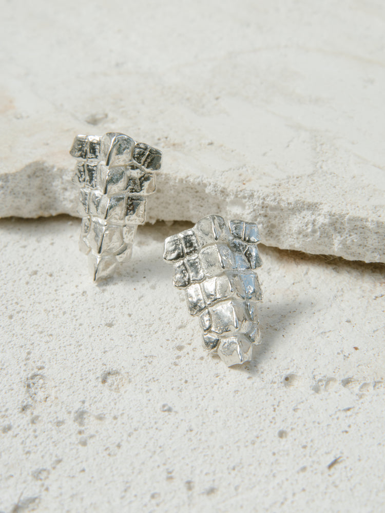 Small Iguana Crest Earrings Silver