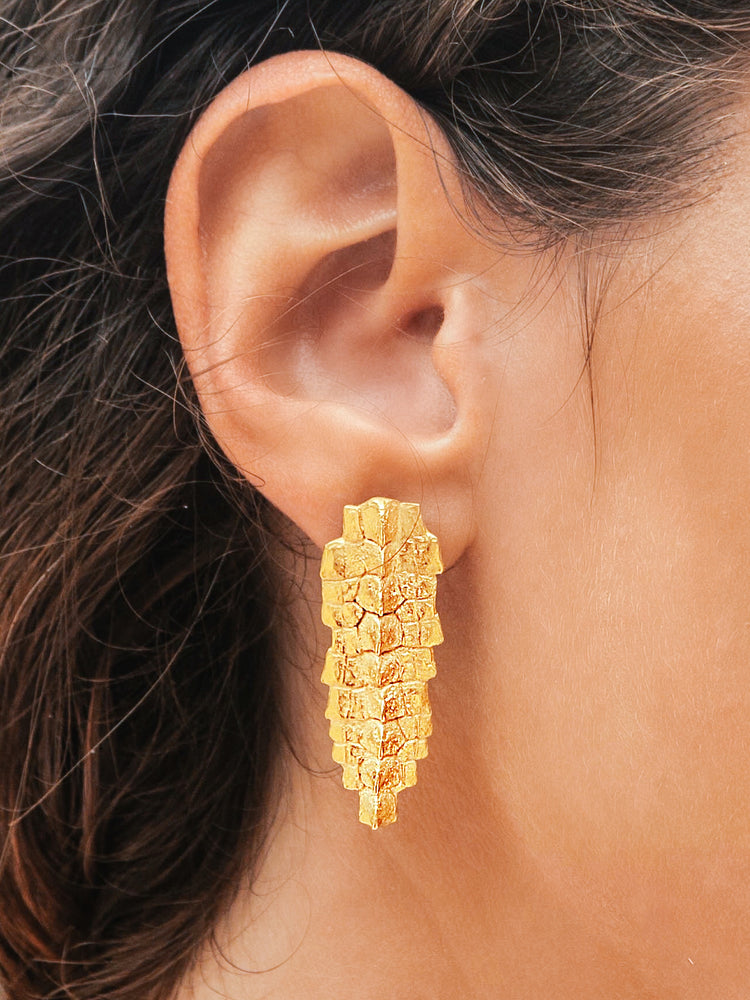 Long Iguana Crest Earrings Gold